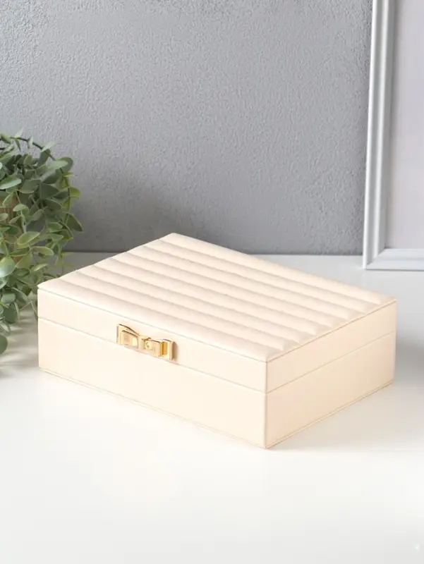 Шкатулка кожзам для украшений "Стёганная. Полоски. Бант" молочный 17х24х7 см