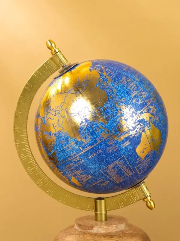 Глобус сувенирный 15х13х21 см, подставка дерево Глобус сувенирный 15х13х21 см, подставка дерево
