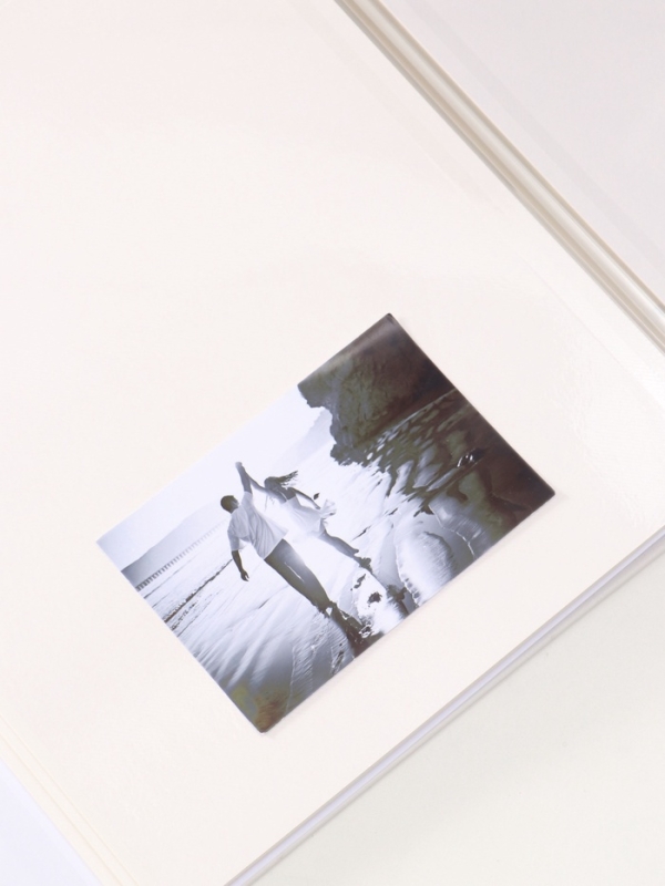 Фотоальбом магнитный 20 листов Фотоальбом магнитный 20 листов "Лисёнок с сердечками" кожзам, в коробке 2,6х32х33,5 см