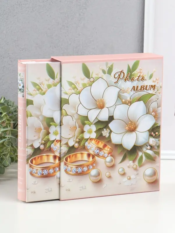 Фотоальбом на 200 фото 10х15 см "Кольца молодых и свадебный букет" в коробке 5,5х20,5х26 см   109627