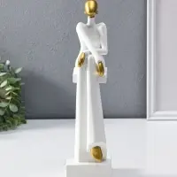 Сувенир полистоун "Стильная девушка на стуле" белый с золотом 7,5х10,5х29,5 см