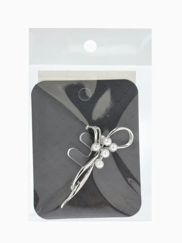Брошь &laquo;Бантик&raquo;, жемчуг, цвет белый в серебре