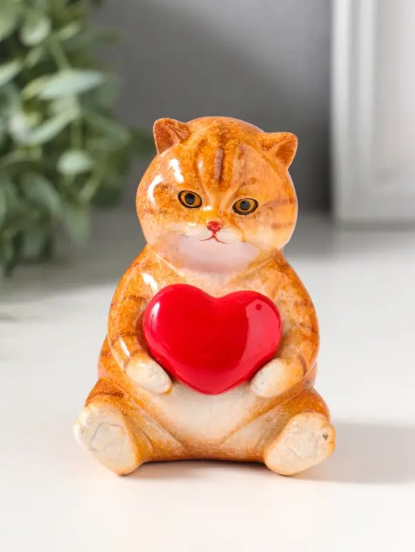 Сувенир полистоун лак "Пухлый котик с красным сердцем" 7,8х7,3х10 см