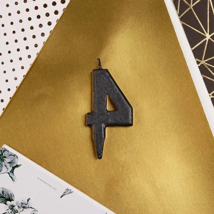 Свеча для торта, цифра «4», чёрная, 3 х 6 см Свеча для торта, цифра «4», чёрная, 3 х 6 см
