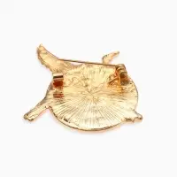 Брошь &laquo;Журавль&raquo;, парящий над морем, цветная в золоте