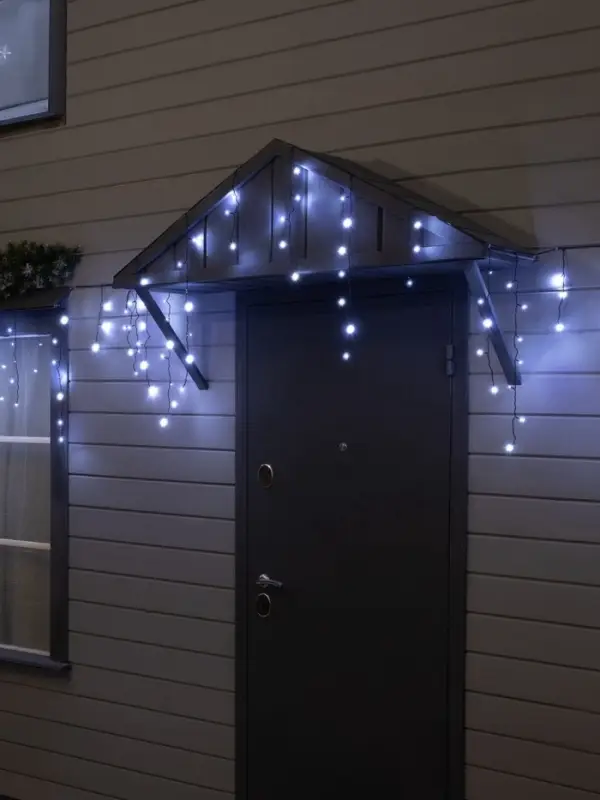 Гирлянда &laquo;Бахрома&raquo; 50&times;0.7 м, IP44, УМС, тёмная нить, 900 LED, свечение белое, мерцание, 220 В