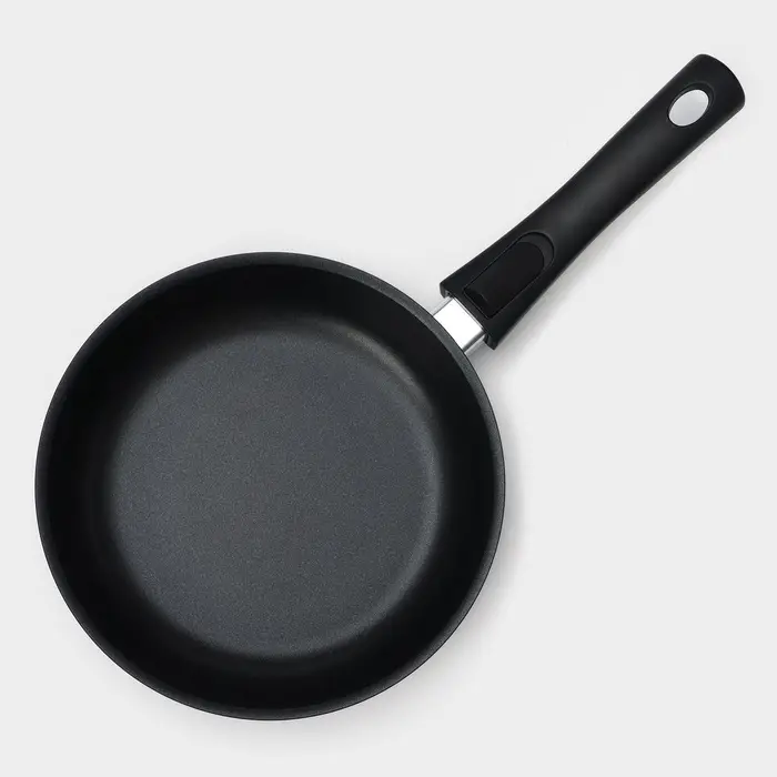 Сковорода KUKMARA &laquo;Традиция&raquo;, d=22 см, стеклянная крышка, съёмная ручка, антипригарное покрытие, алюминий, чёрный