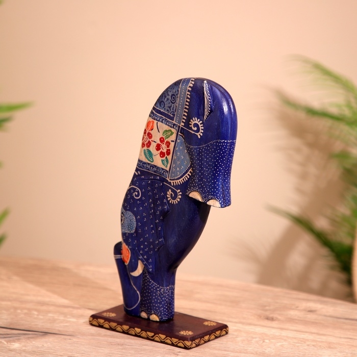 Сувенир Сувенир "Слон" на подставке, батик, дерево 30 см