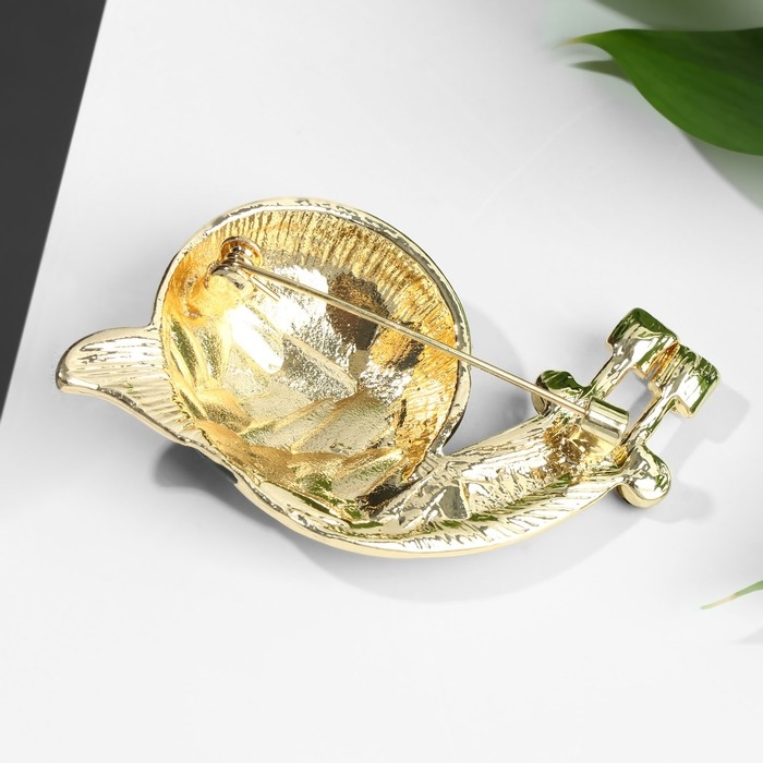 Брошь «Улитка», цвет бело-зелёный в золоте Брошь «Улитка», цвет бело-зелёный в золоте