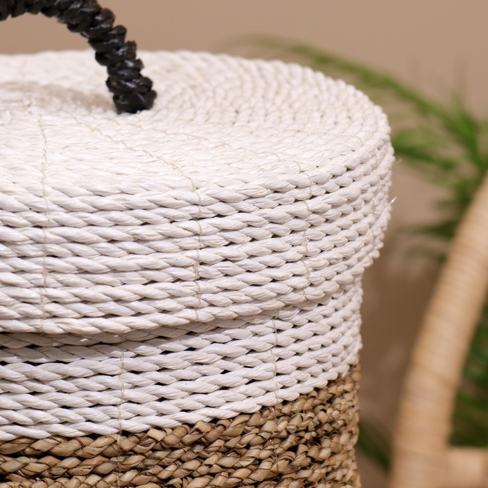 Корзина плетёная с крышкой 27х27х35 см Корзина плетёная с крышкой 27х27х35 см