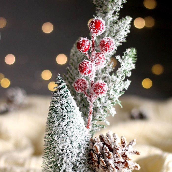 Новогодняя композиция «Ёлочка с веточками и шишкой» 13 × 13 × 26 см Новогодняя композиция «Ёлочка с веточками и шишкой» 13 × 13 × 26 см