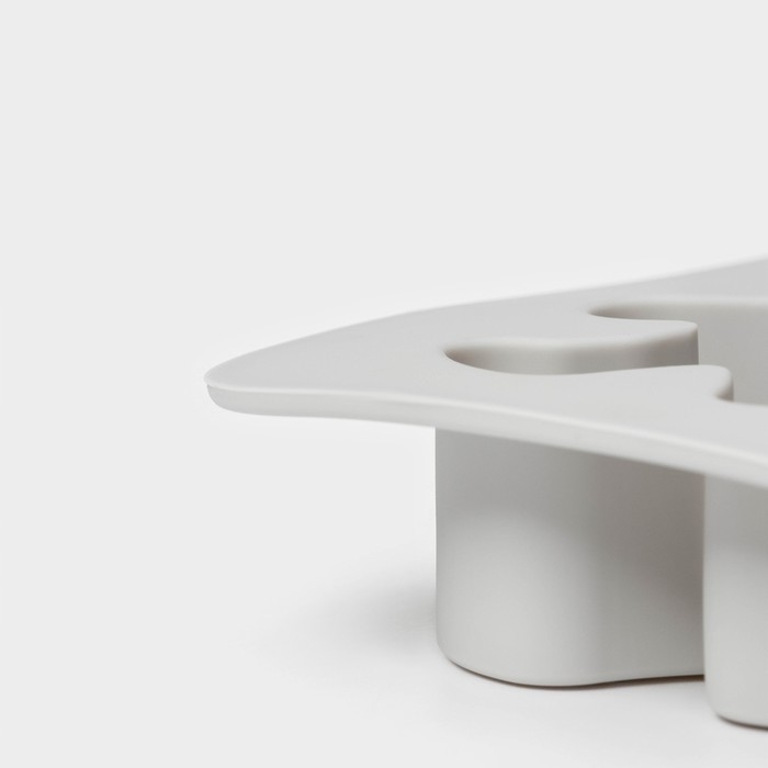 Форма для выпечки новогодняя Доляна «Новогодние пряники», силикон, 6 ячеек, 25,5×17,5×2,5 см, цвет серый Форма для выпечки новогодняя Доляна «Новогодние пряники», силикон, 6 ячеек, 25,5×17,5×2,5 см, цвет серый