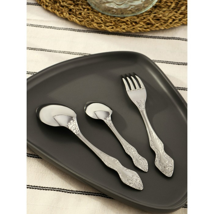 Набор столовых приборов «Тройка», 18 предметов, картонная коробка, цвет серебряный Набор столовых приборов «Тройка», 18 предметов, картонная коробка, цвет серебряный