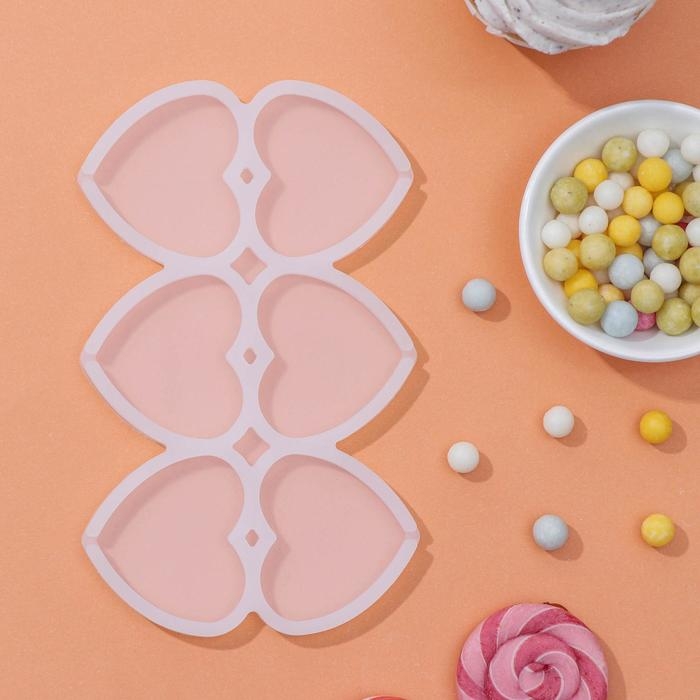 Форма для леденцов «Влюблённость», силикон, 16×10×0,7 см, 6 ячеек, цвет белый Форма для леденцов «Влюблённость», силикон, 16×10×0,7 см, 6 ячеек, цвет белый