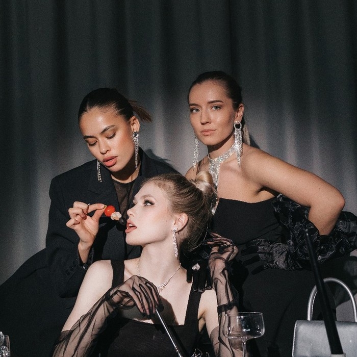 Серьги висячие со стразами «Вечерние» нить и россыпь, цвет белый в серебре, 8,5 см Серьги висячие со стразами «Вечерние» нить и россыпь, цвет белый в серебре, 8,5 см