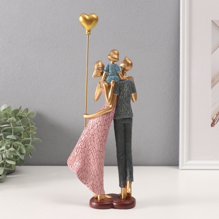 Сувенир полистоун  Сувенир полистоун "Пара с дочкой и с шариком" 6х12,5х33,5 см