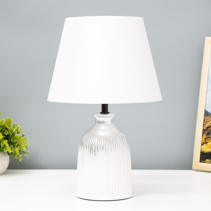 Настольная лампа Настольная лампа "Ганна" Е14 40Вт белый 22,5х22,5х34см RISALUX