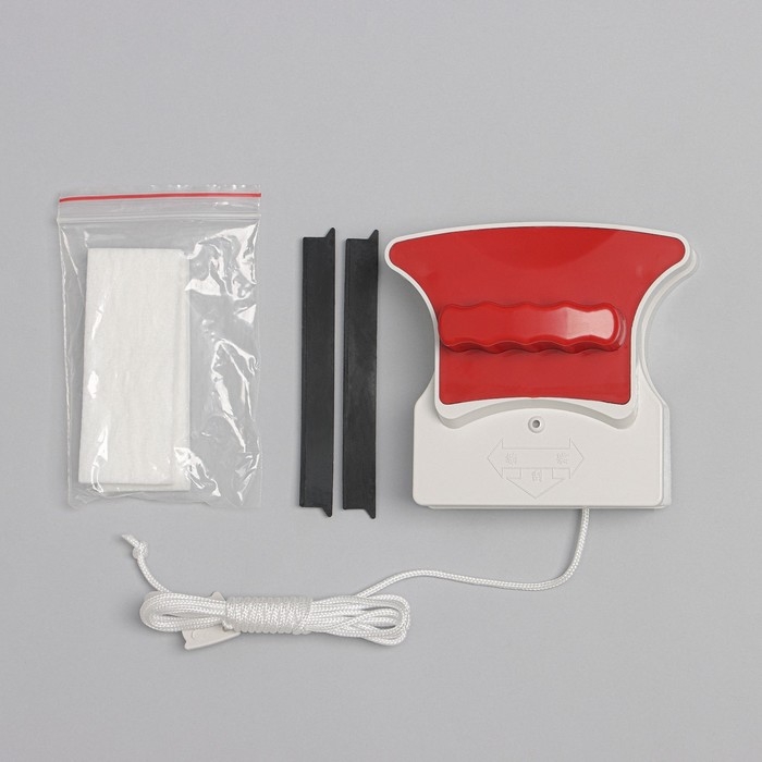 Магнитная щётка для мытья окон с двух сторон Доляна, с водосгоном, на стекло 18-30 мм Магнитная щётка для мытья окон с двух сторон Доляна, с водосгоном, на стекло 18-30 мм