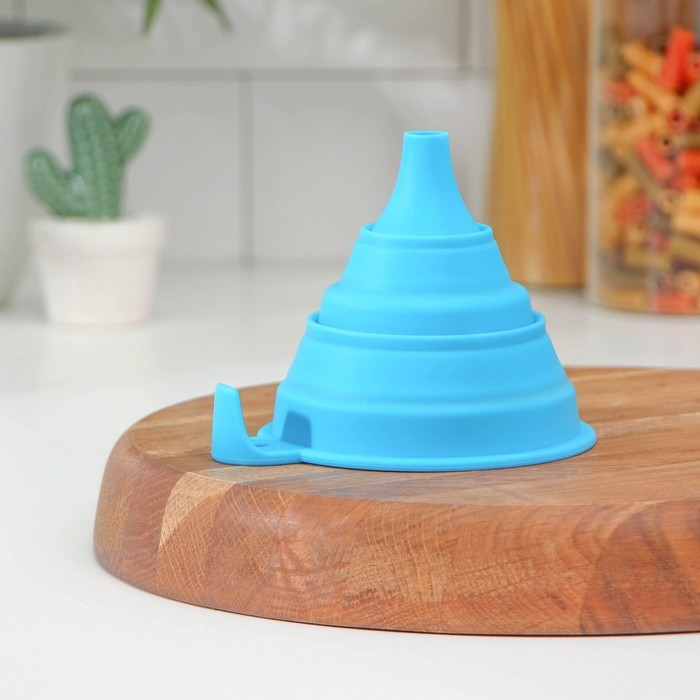 Воронка силиконовая складная Доляна «Ред», 13,5×10×10 см Воронка силиконовая складная Доляна «Ред», 13,5×10×10 см