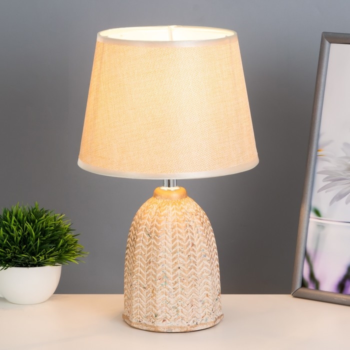 Настольная лампа Настольная лампа "Дасия" Е14 40Вт бежевый 20х20х33 см RISALUX