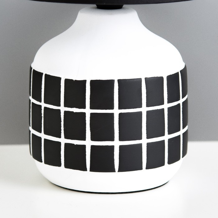 Настольная лампа Настольная лампа "Гликерия" E14 40Вт бело-чёрная 15х15х27 см RISALUX