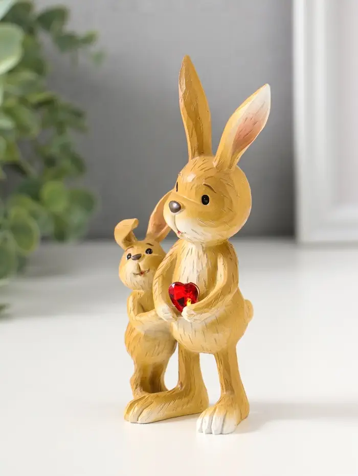 Сувенир полистоун "Зайчик с малышом с красным сердцем в лапках" 13,5 см