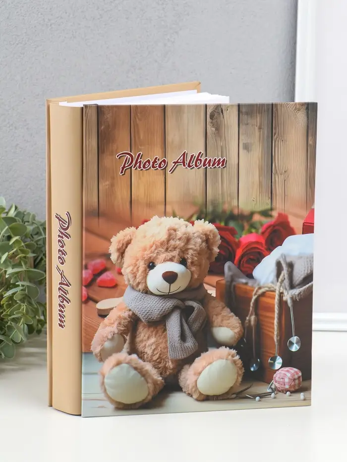 Фотоальбом на 200 фото 13х18 см "Медведь в шарфе, красные розы" в коробке 5,5х23,5х29,5 см   1096272