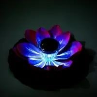 Садовый светильник для водоемов 28 х 28 х 9 см на солнечной бат-е "Лотос" лиловый N009