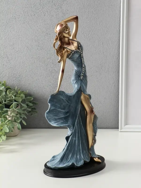 Фигурка полистоун &laquo;Девушка в синем вечернем платье со стразами&raquo;, 11.8&times;16.5&times;37 см