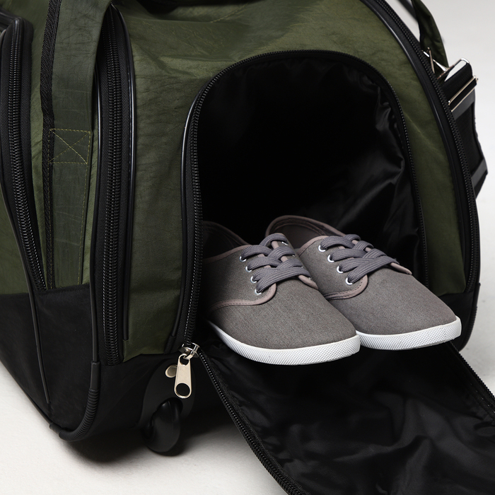 Сумка дорожная на колёсах, отдел на молнии, отдел для обуви, 3 наружных кармана, длинный ремень, цвет чёрный/хаки Сумка дорожная на колёсах, отдел на молнии, отдел для обуви, 3 наружных кармана, длинный ремень, цвет чёрный/хаки