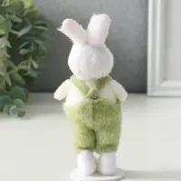 Сувенир  "Белый зайчик в зелёном комбинезоне" 4х6х15 см