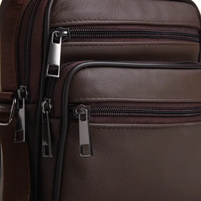 Сумка кросс-боди мужская на молнии, с ручкой, 3 наружных кармана, 18&times;8.5&times;22 см, коричневая