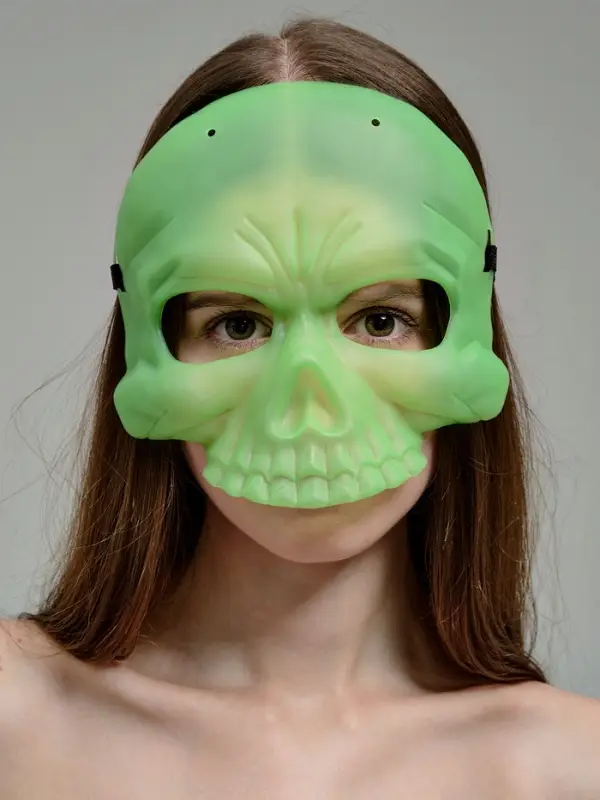 Карнавальная маска Карнавальная маска "Череп" светится в темноте