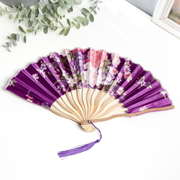 Веер бамбук, текстиль h=21 см изгиб, с кистью  Веер бамбук, текстиль h=21 см изгиб, с кистью "Цветы" в коробке, фиолетовый