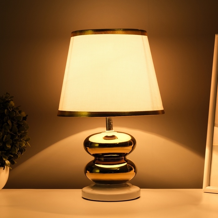 Настольная лампа с абажуром RISALUX «Роса», 1×40 Вт, Е27, белый/золото, 20×20×32 см Настольная лампа с абажуром RISALUX «Роса», 1×40 Вт, Е27, белый/золото, 20×20×32 см