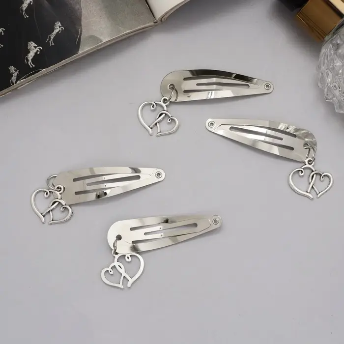 Невидимки для волос «Офелия», набор 4 шт., сердечки, 4.5 см, серебро Невидимки для волос «Офелия», набор 4 шт., сердечки, 4.5 см, серебро