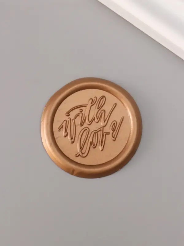 Сургучный оттиск «С любовью», декоративный элемент для приглашений, конвертов и сертификатов, бронза, d=3.2 см Сургучный оттиск «С любовью», декоративный элемент для приглашений, конвертов и сертификатов, бронза, d=3.2 см