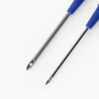 Игла для вышивания TEIRA, для ковровой техники, d=1.3/1.6/2.2 мм, с нитевдевателями, голубая, синяя