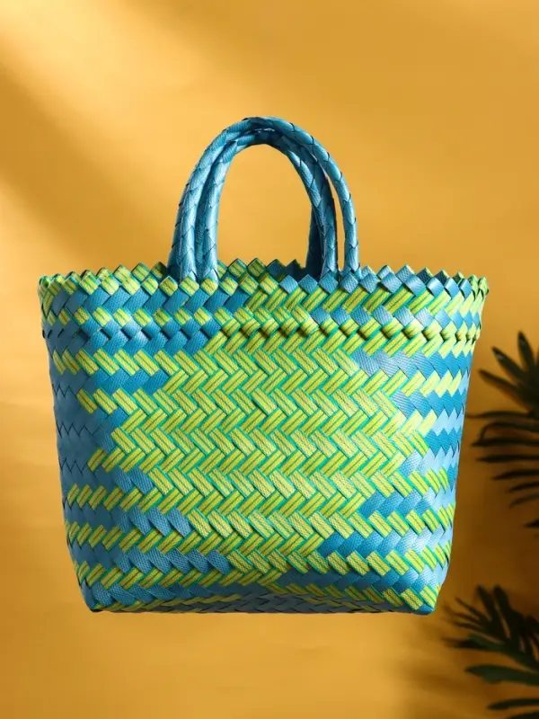 Сумка плетёная пластиковая 30х10х33 см, цв. сине-жёлтый Сумка плетёная пластиковая 30х10х33 см, цв. сине-жёлтый