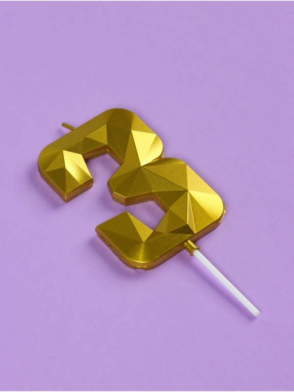 Свеча ГИГАНТ в торт на шпажке «Грань», цифра Свеча ГИГАНТ в торт на шпажке «Грань», цифра "3", золотая, 9 см