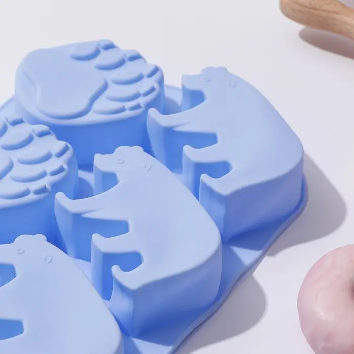 Форма для выпечки «Полярный мишка», силикон, 26×17,5×3 см, 6 ячеек, синяя Форма для выпечки «Полярный мишка», силикон, 26×17,5×3 см, 6 ячеек, синяя