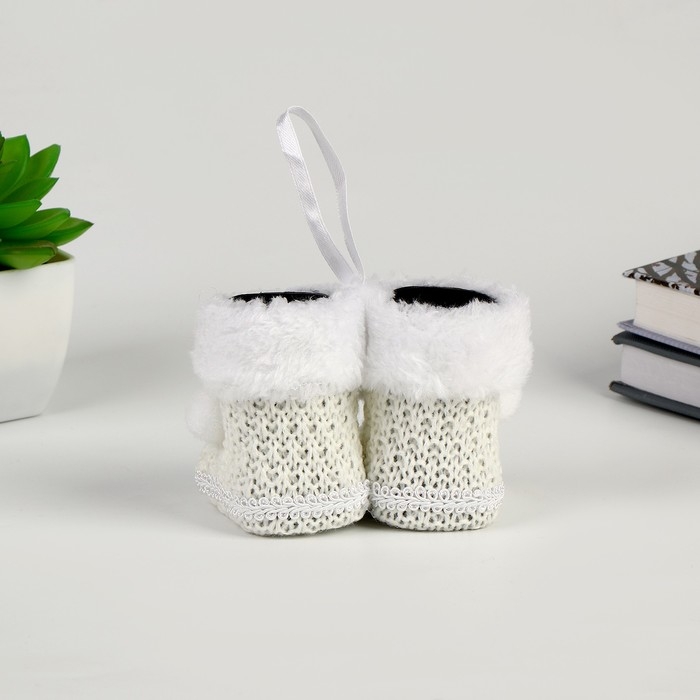 Подвеска «Сапожки», с бомбошками Подвеска «Сапожки», с бомбошками