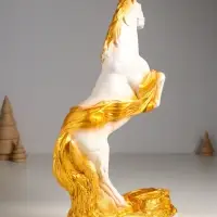 Фигура гипс &laquo;Победоносный конь&raquo;, 34&times;22&times;9 см, белый с золотом