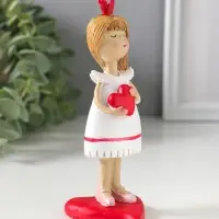 Сувенир полистоун "Маленькая принцесса с алым сердцем" 5х5,5х13 см