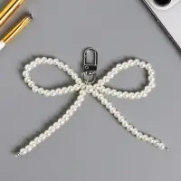 Брелок на карабине "Жемчужный бант" бусины d=0,8 см 9,5х11х1,6 см Брелок на карабине "Жемчужный бант" бусины d=0,8 см 9,5х11х1,6 см