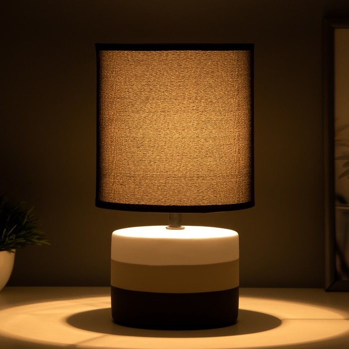 Настольная лампа Настольная лампа "Аристея" Е14 40Вт бело-черный 16х16х28 см