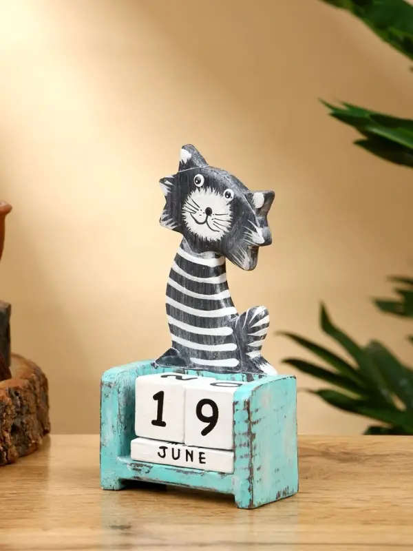 Календарь настольный Календарь настольный "Полосатый кот" дерево 7х4х14 см, цв. чёрно-белый