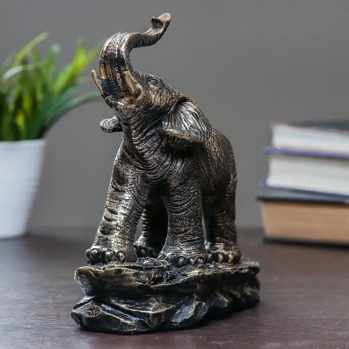 Фигурка полистоун &laquo;Слон хобот вверх на горе&raquo;, под бронзу, 18&times;16&times;9 см