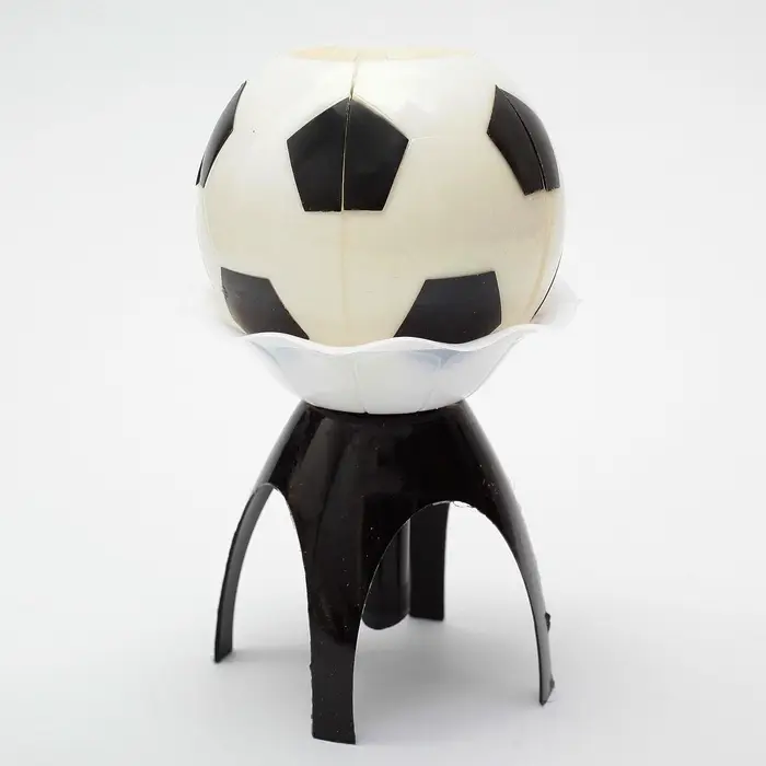 Свеча для торта музыкальная &laquo;Мяч&raquo;, бело-чёрная