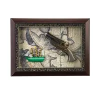 Сувенирное изделие - панно настенное в раме "Карта. Револьвер и корабль" 26х36х5 см